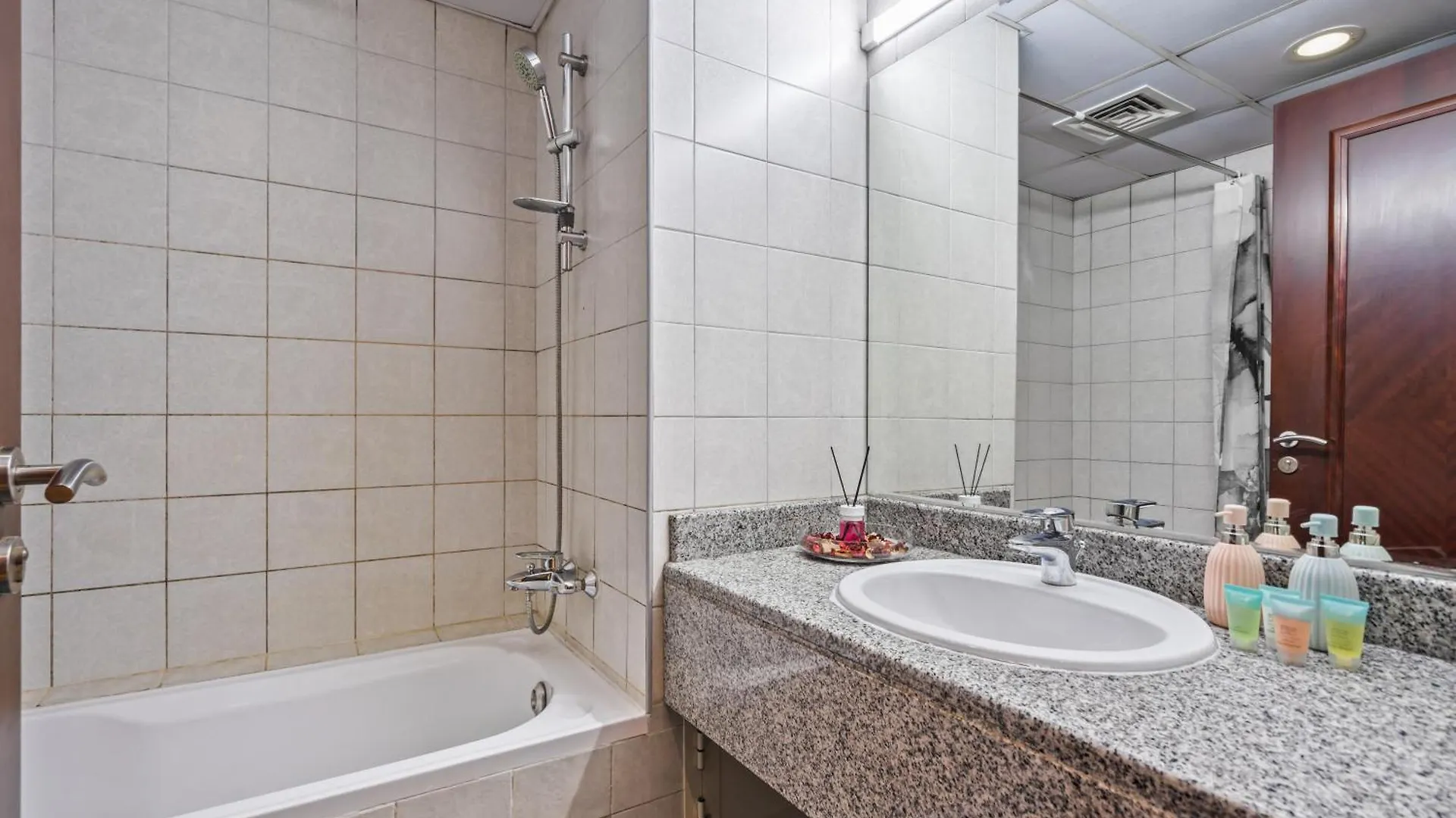 Chic Urban Studio - Discovery Gardens Dubaj
