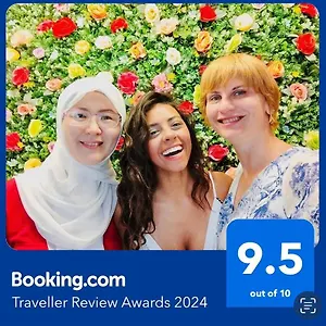 Hostel Dreams, Dubaj